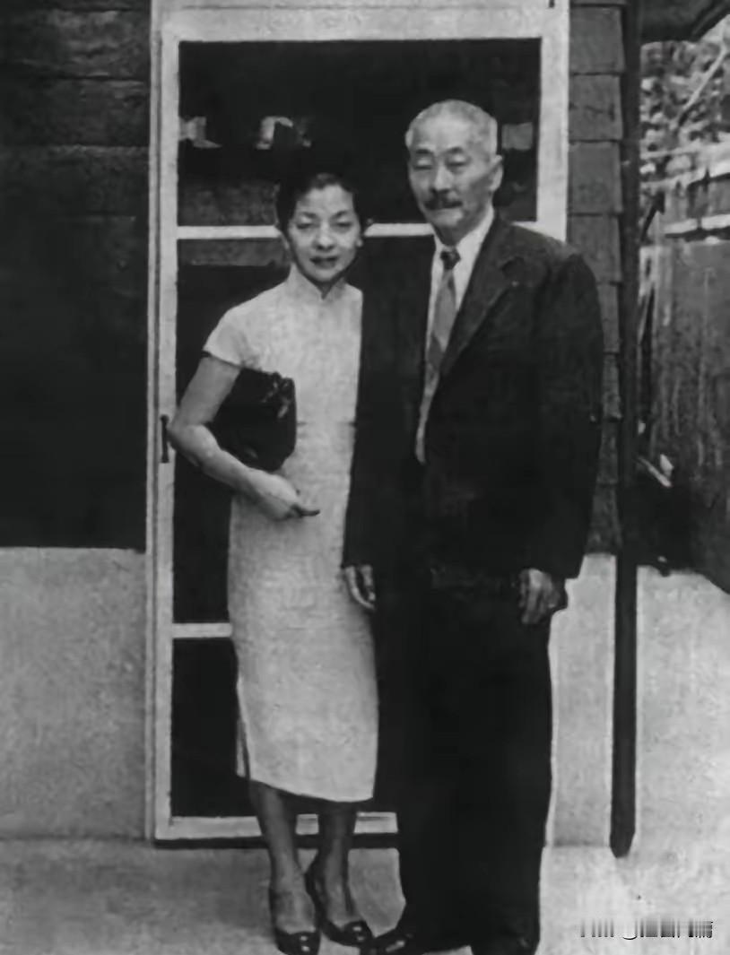 这位可是鼎鼎大名的浪荡公子！卢小嘉是民国四公子之一，父亲是军阀卢永祥，年少