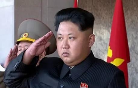金正恩，连夜赶往中国。朝鲜领导人金正恩（KimJongUn）1日搭乘火车离