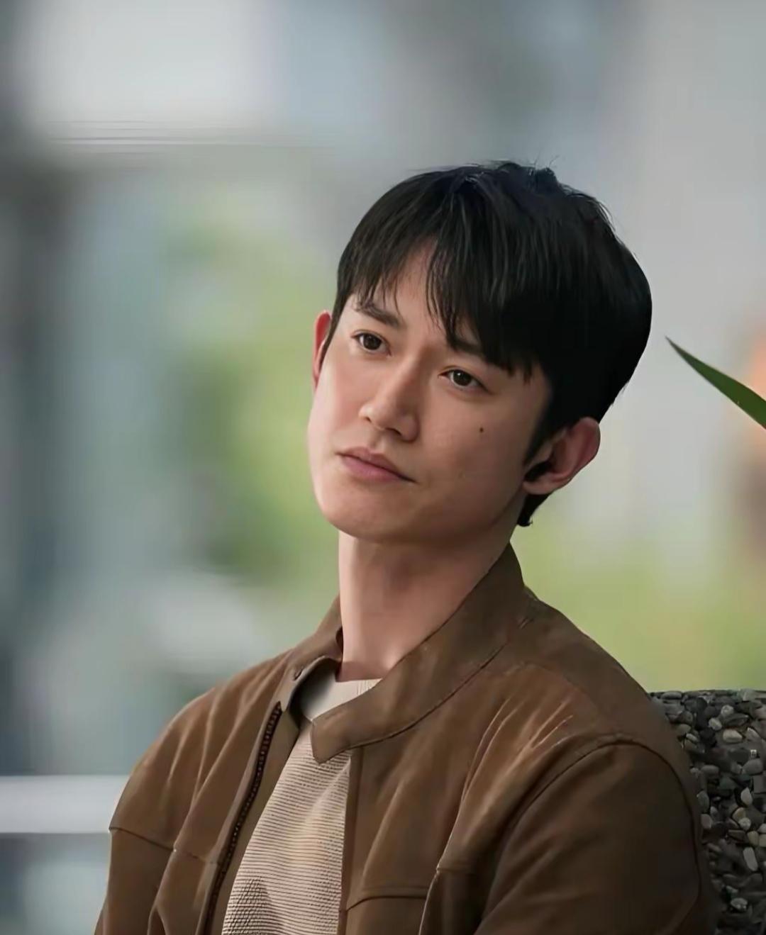 吴慷仁头一回演陆剧，跟孙俪搭档演《危险关系》，他演一个爱操控别人的心理医生，