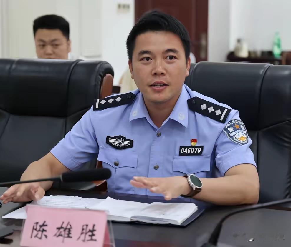 泪目了。儿子儿媳中秋回家团圆，开车回家途中因堵车很晚都没到家，而父母得知他们要回