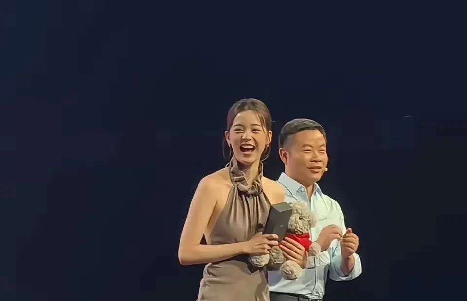何小鹏一觉醒来，收到2个消息一个是好消息，另一个也是坏消息第
