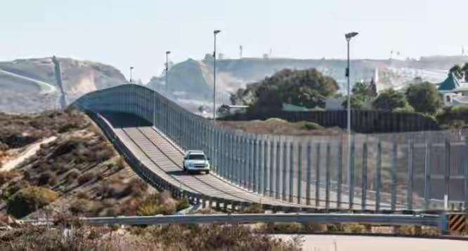 墨西哥人来气了，千山万水的格陵兰，冰雪覆盖，没有几个人，鸟不拉屎的地方，美国千方