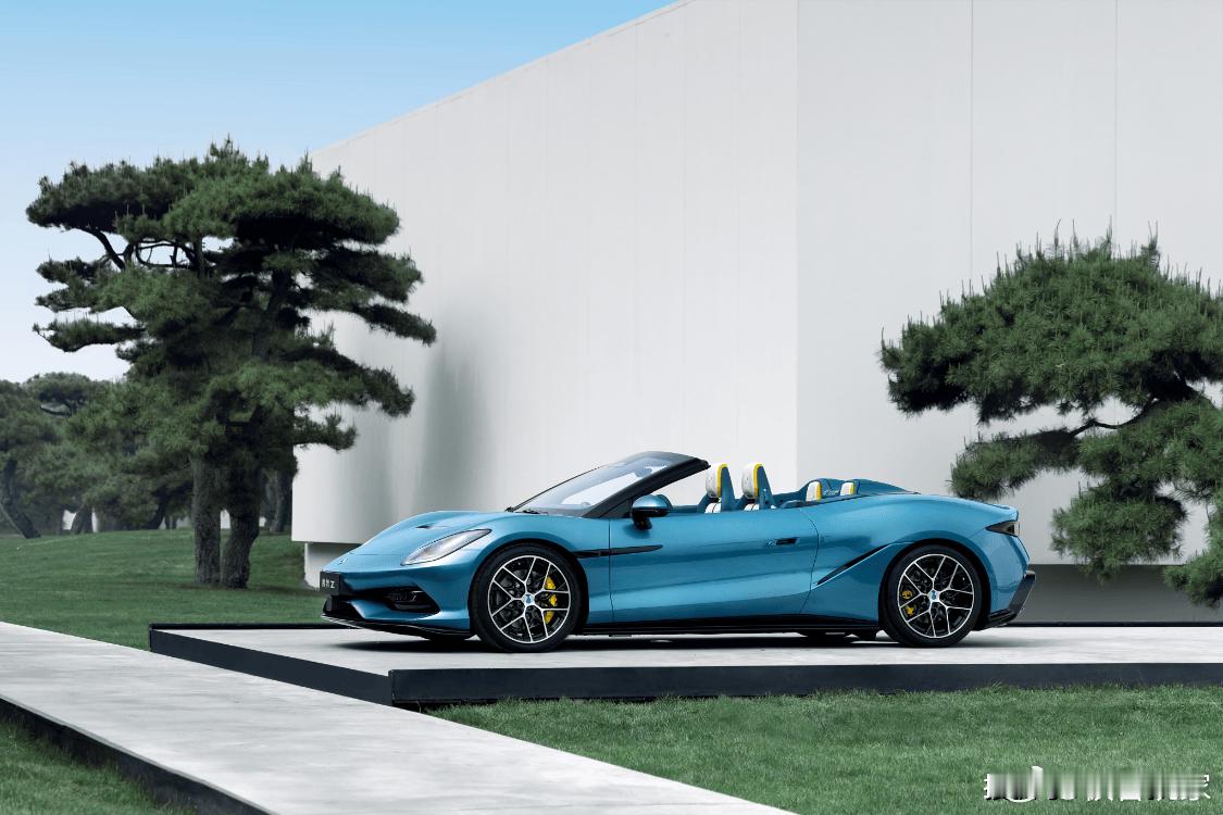 北京车展最炸场的不是SUV，是腾势Z。全球首款智能电动超跑。硬顶、敞篷、赛道版三