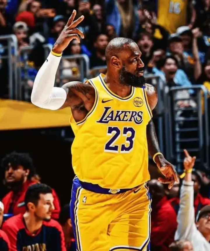 ESPN:詹姆斯仍然希望自己以湖人球员身份退役，他想跻身湖人传奇人物行列，就像科