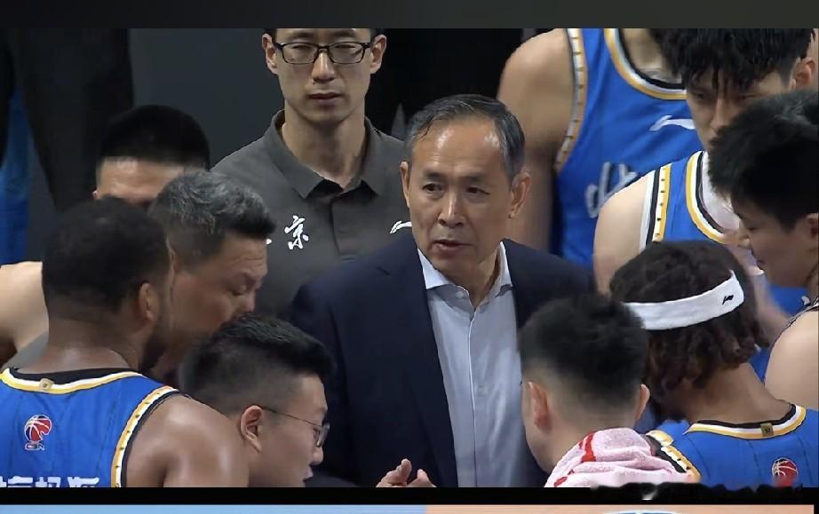 上海男篮3-1淘汰北汽队，会有4个连锁反应。1、上海男篮过了最难的一关后，进入