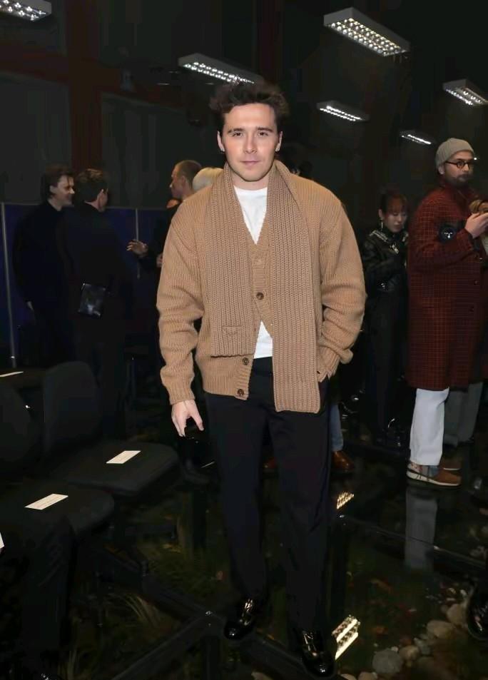 贝克汉姆长子发文决裂：全家都在演戏！曝维多利亚贴身热舞太恶心。这就是个地主家的