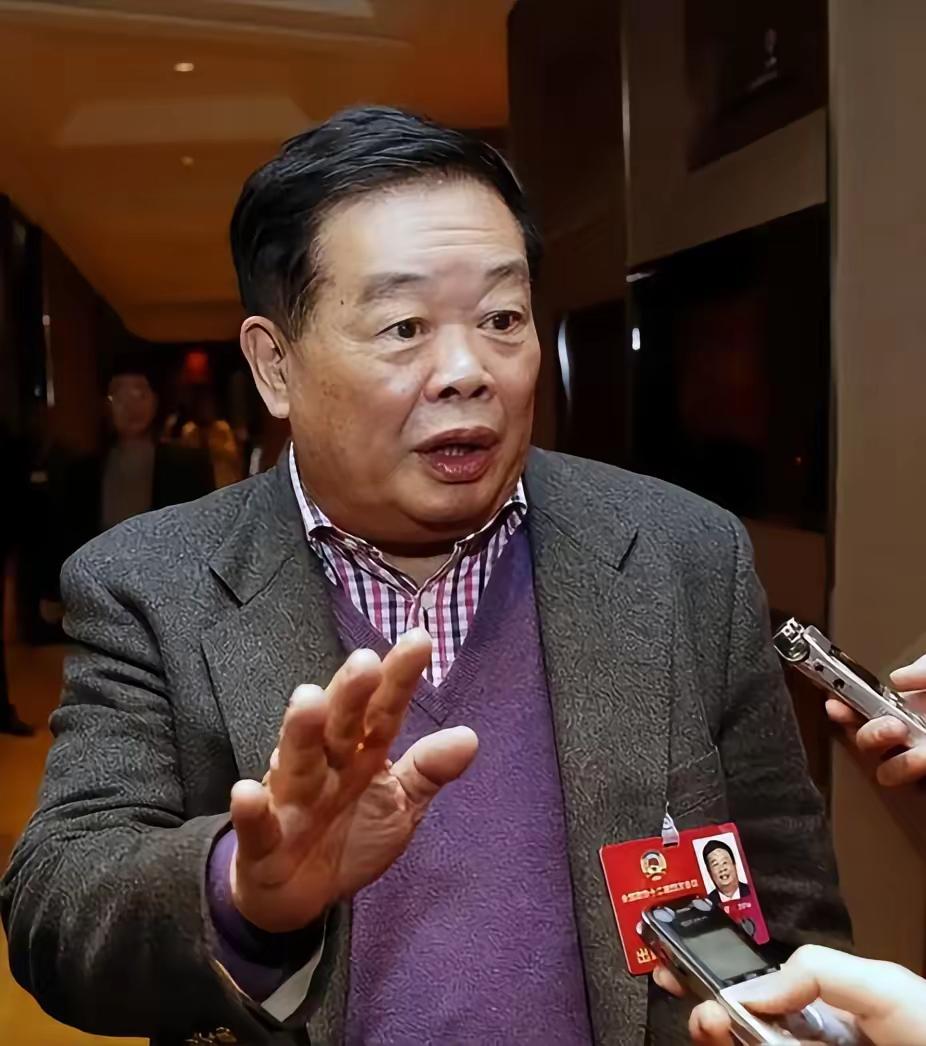 如今再听曹德旺的这段话真是令人深思！他说：“经常往来美国，发现美国的明星不带货，