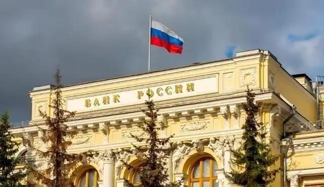 中俄的基本国情是不同的。俄罗斯不缺粮食，不缺能源，关起门来是可以过日子的，而且它