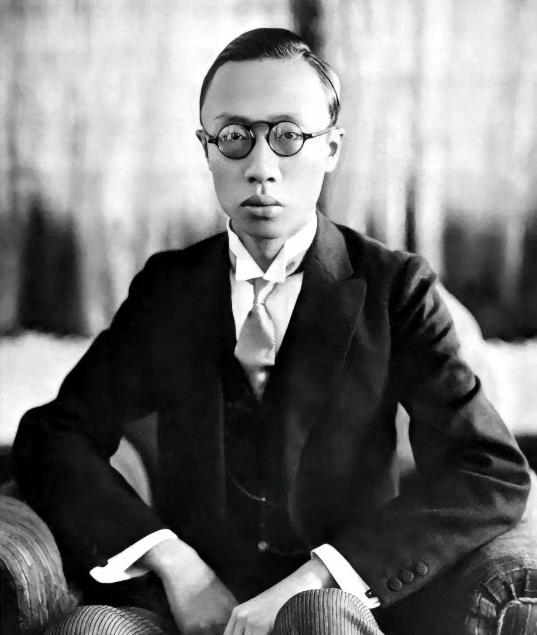 张作霖、张学良父子与溥仪的交集，发生在清帝退位之后。出身旧派、受过清廷封赏的张作