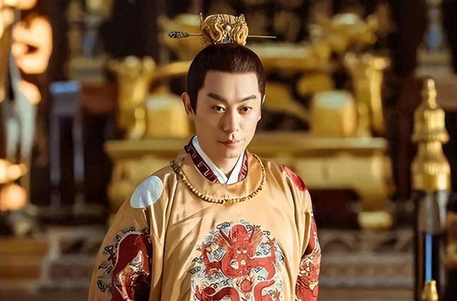 魏忠贤当权时朝廷不缺钱。文氓十流氓的魏公公无所顾忌，拼命增收江南大户重税，也沒啥章法，也不按章办事，