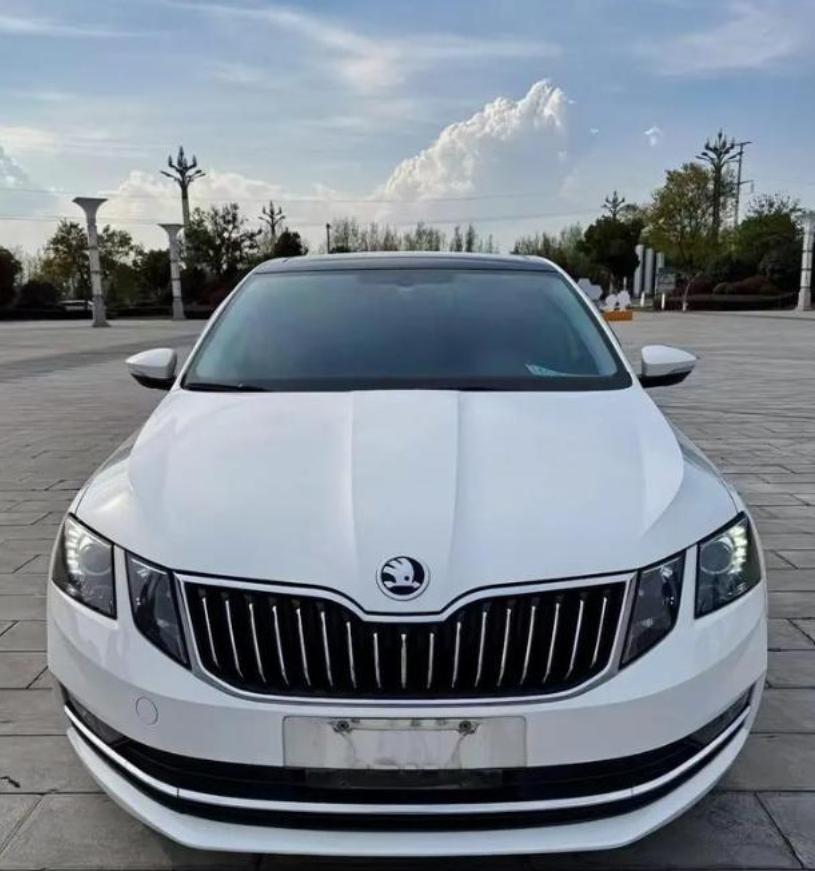 开了八年斯柯达明锐，昨天刷到它要退市的消息，说不上难过，就是有点恍惚。2026