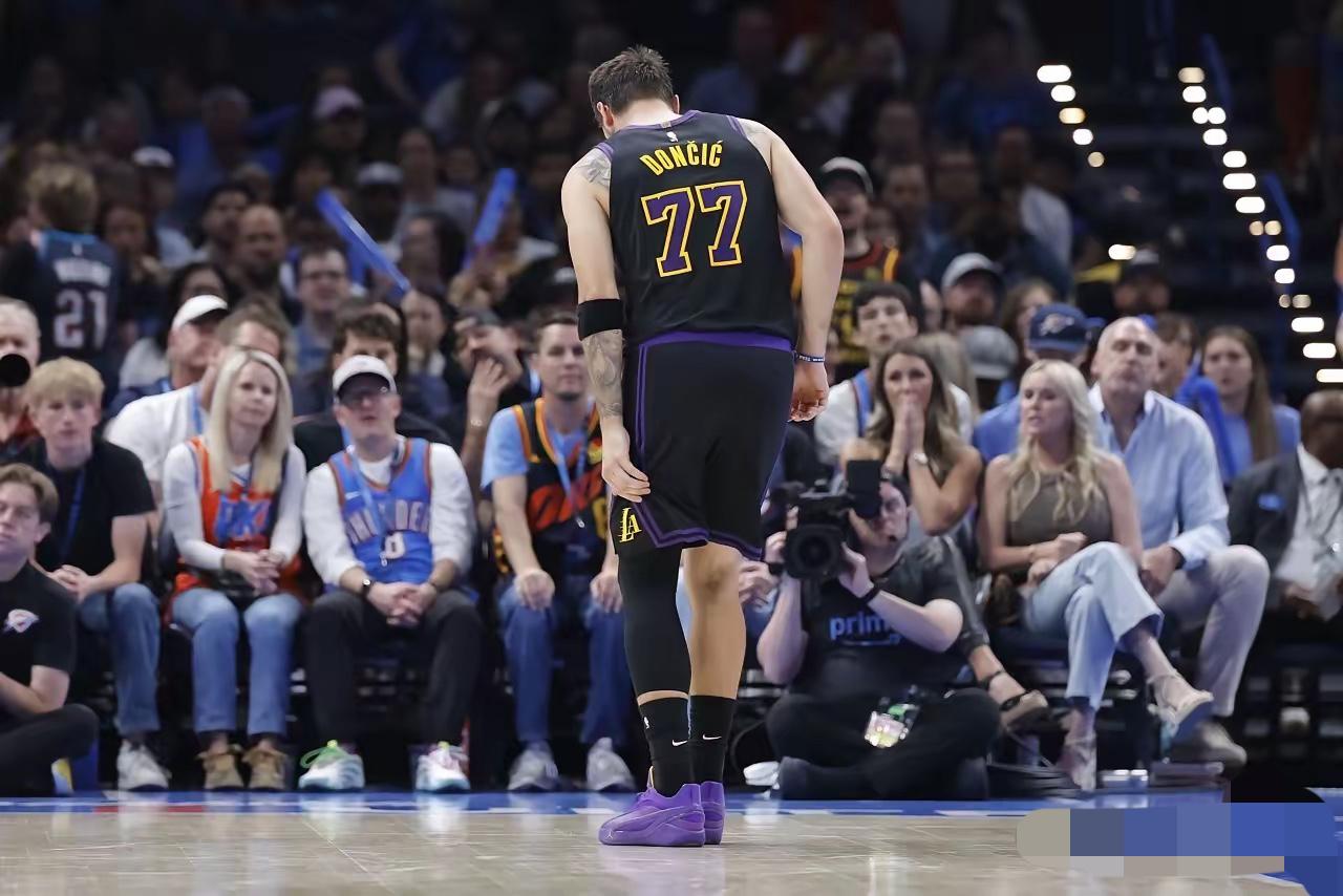 完了！东契奇回不来了据斯洛文尼亚媒体Arena报道，西班牙治疗结果显示，东契奇