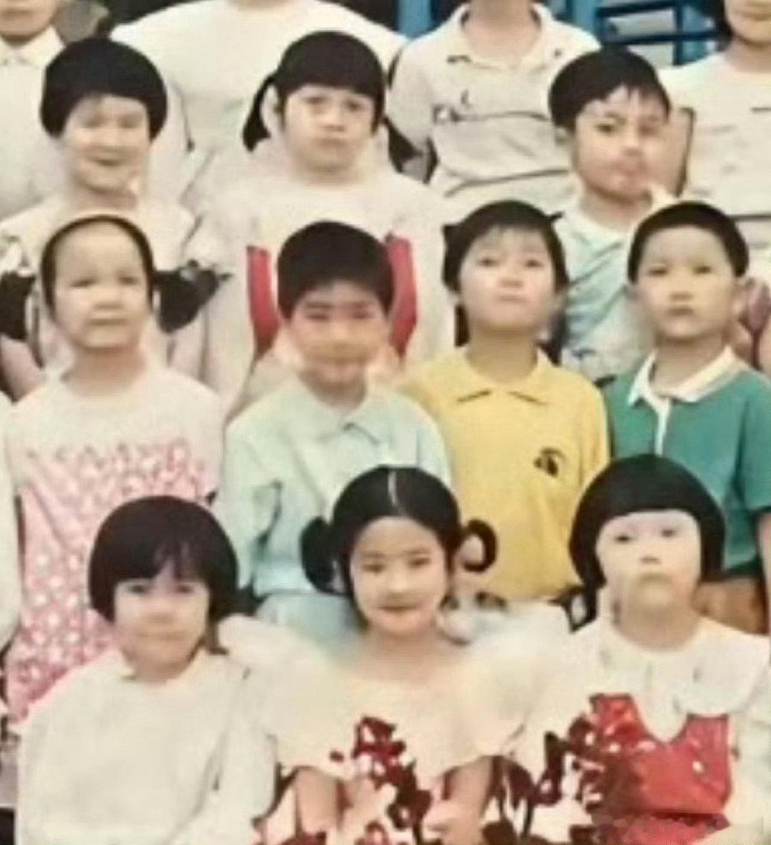 #刘亦菲幼儿园就是高颅顶#一眼看过去就能看到！这是穿了公主裙吗？一整个C位​