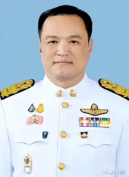 泰国政坛这出戏，阿努廷这手“主动解散国会”，看似突然，实则是盘算好的险棋。他