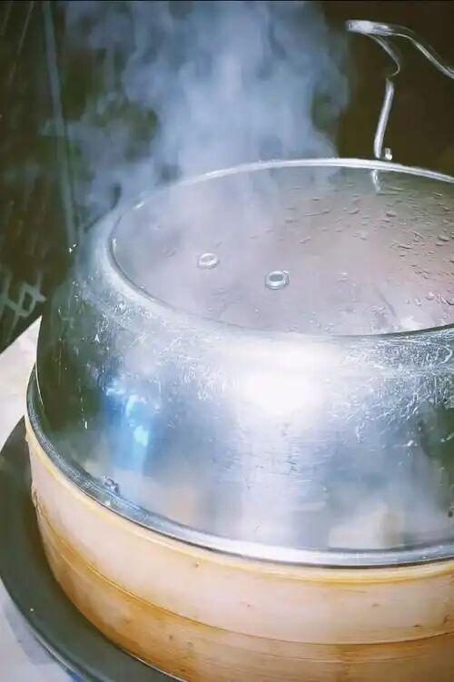 今年果断停了暖气！之前交着好几千的暖气费，纯属花钱买罪受——屋里冷得缩脖子，