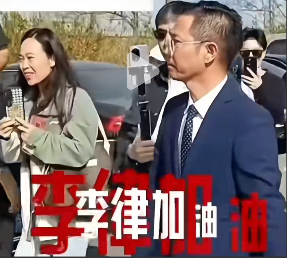 李律对着笔录犯难了！签不签都是雷对方四个被告就一个敢落笔剩下仨玩
