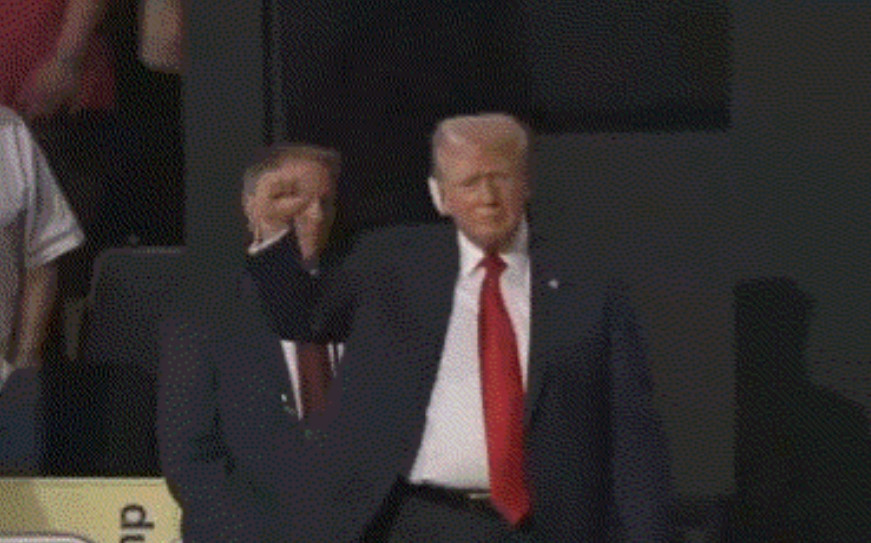 “一只耳”的特朗普出席<em>共和党大会</em>，保镖虎背熊腰，严防第二次刺杀#特朗普右耳缠绷