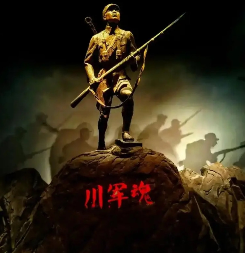现在的成都蓉城面临两难选择，是否需要放弃亚冠全力去争联赛冠军，像董路等自媒体人，