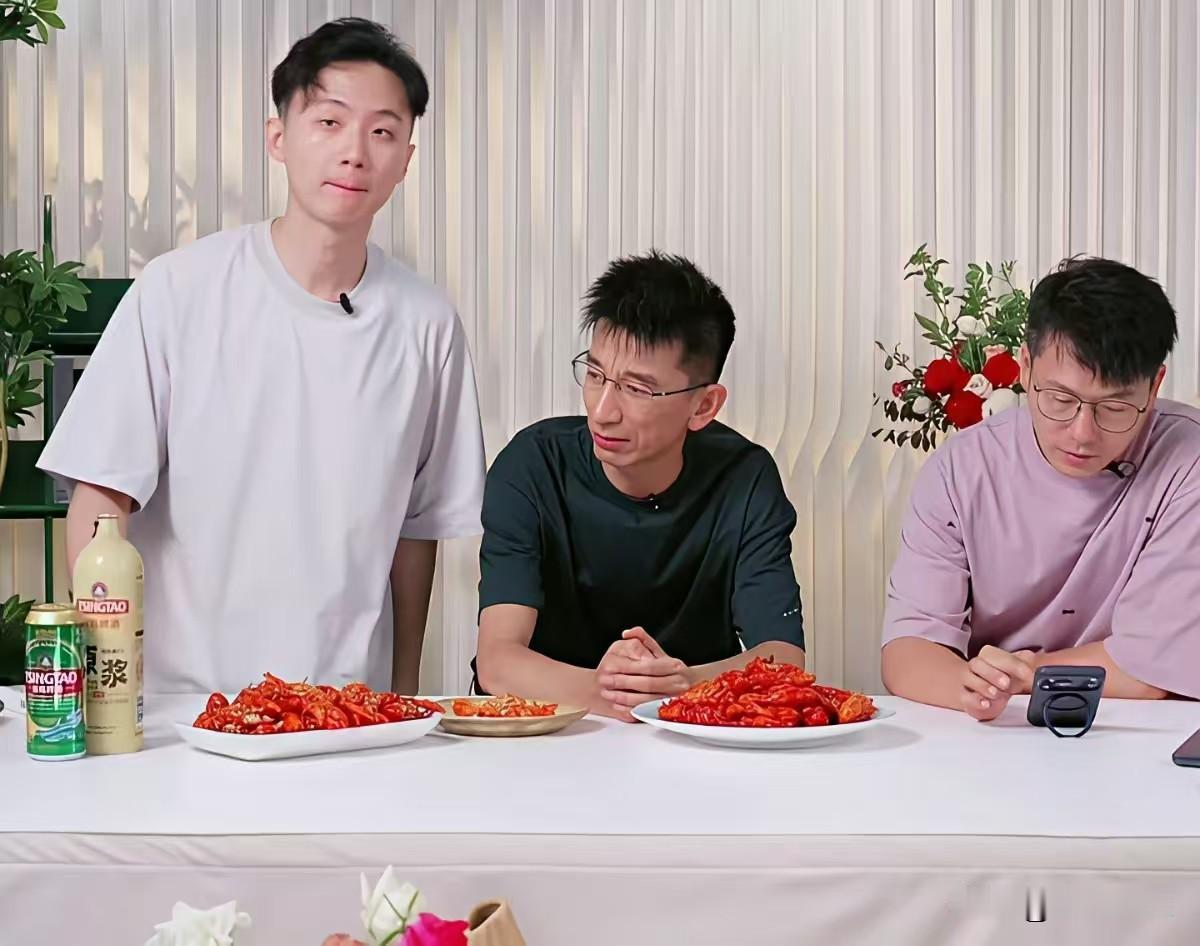 网友说“一周一次”都是套路，孙美丽三人精着呢，首播宣布周播，把粉丝感动得不行
