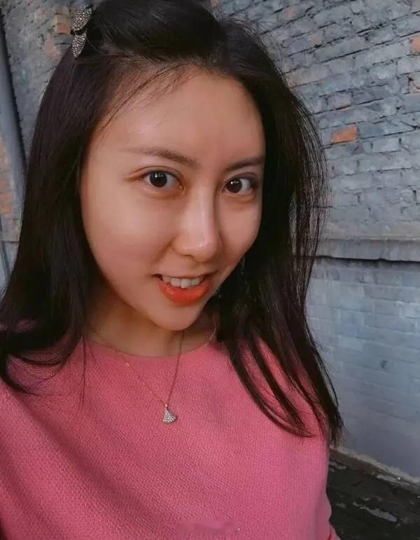 当年公开吹捧贾浅浅的名人被挖出来了！（应该只是其中的一部分），把这帮人，全查一遍