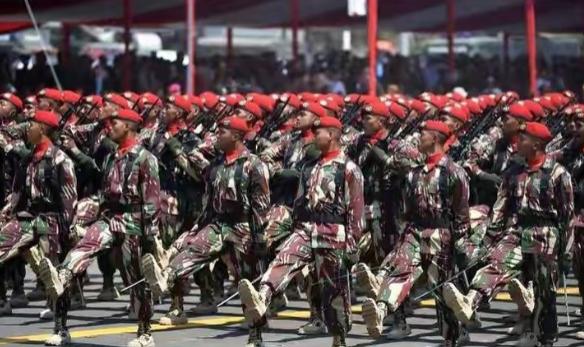 你说现在谁在悄悄撸袖子准备搞事情？不是日本，是印尼，全球人口大国，家里有2.7亿