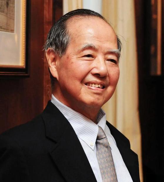 有人问李政道,你为什么不回国养老?如果回国的话,生活比在美国好多了!但是李政道只