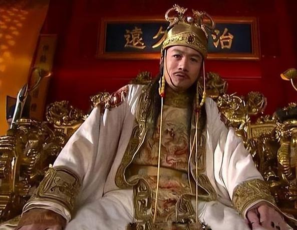 崇祯自缢后，尸体如何处理了？1644年4月24日，闯王李自成攻破北京外城。崇祯皇