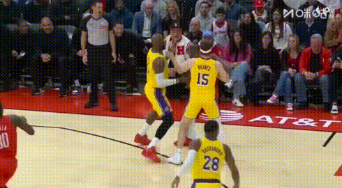 同为老将——杜兰特、詹姆斯这打法和状态差距太大了！杜兰特依旧能各种单挑：斯玛特