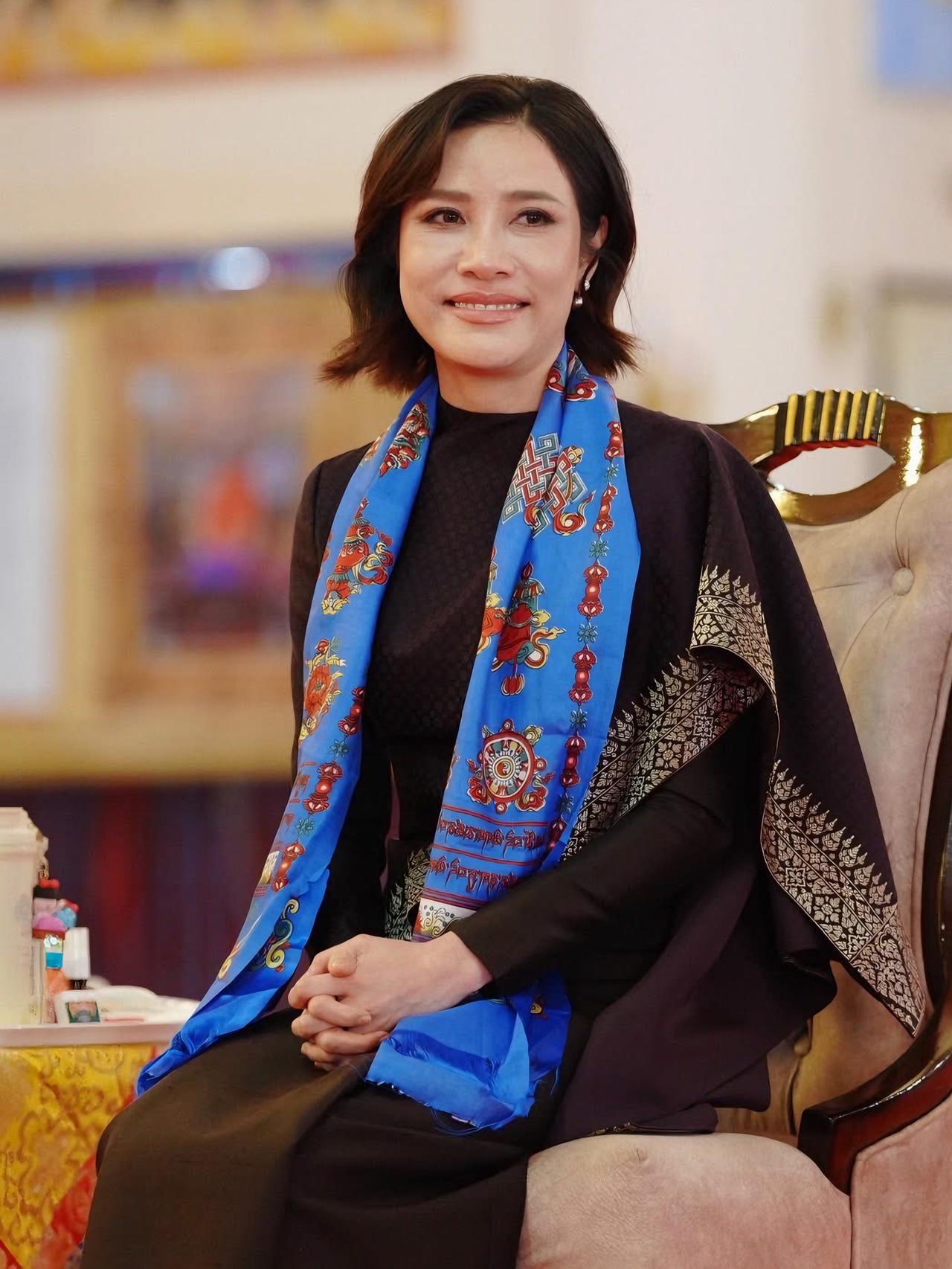 诗妮娜贵妃惊为天人，休闲服依旧仙气飘飘2026年1月26日，诗妮娜贵妃在41岁