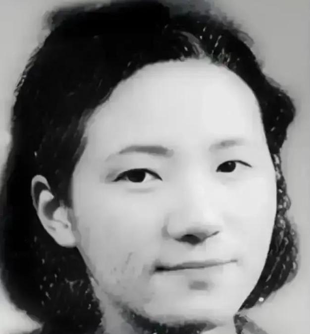 1934年，才女苏青刚踏进婚姻的门槛，就亲眼目睹丈夫和表嫂在茶馆亲昵，她隐忍不发