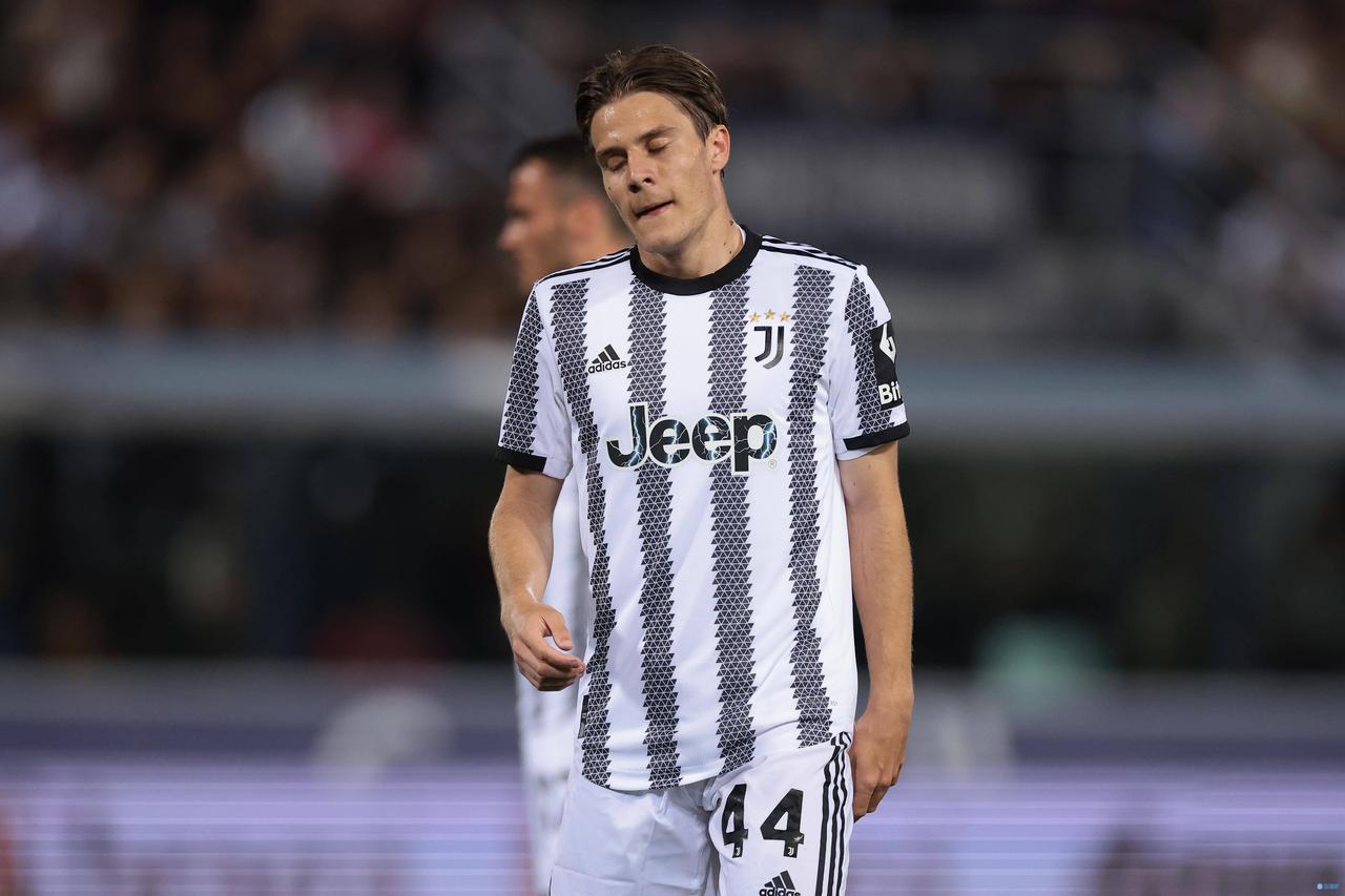 米兰尤文酝酿大交易？根据外媒的爆料，尤文有意米兰的亚沙里，米兰则希望得到尤文的