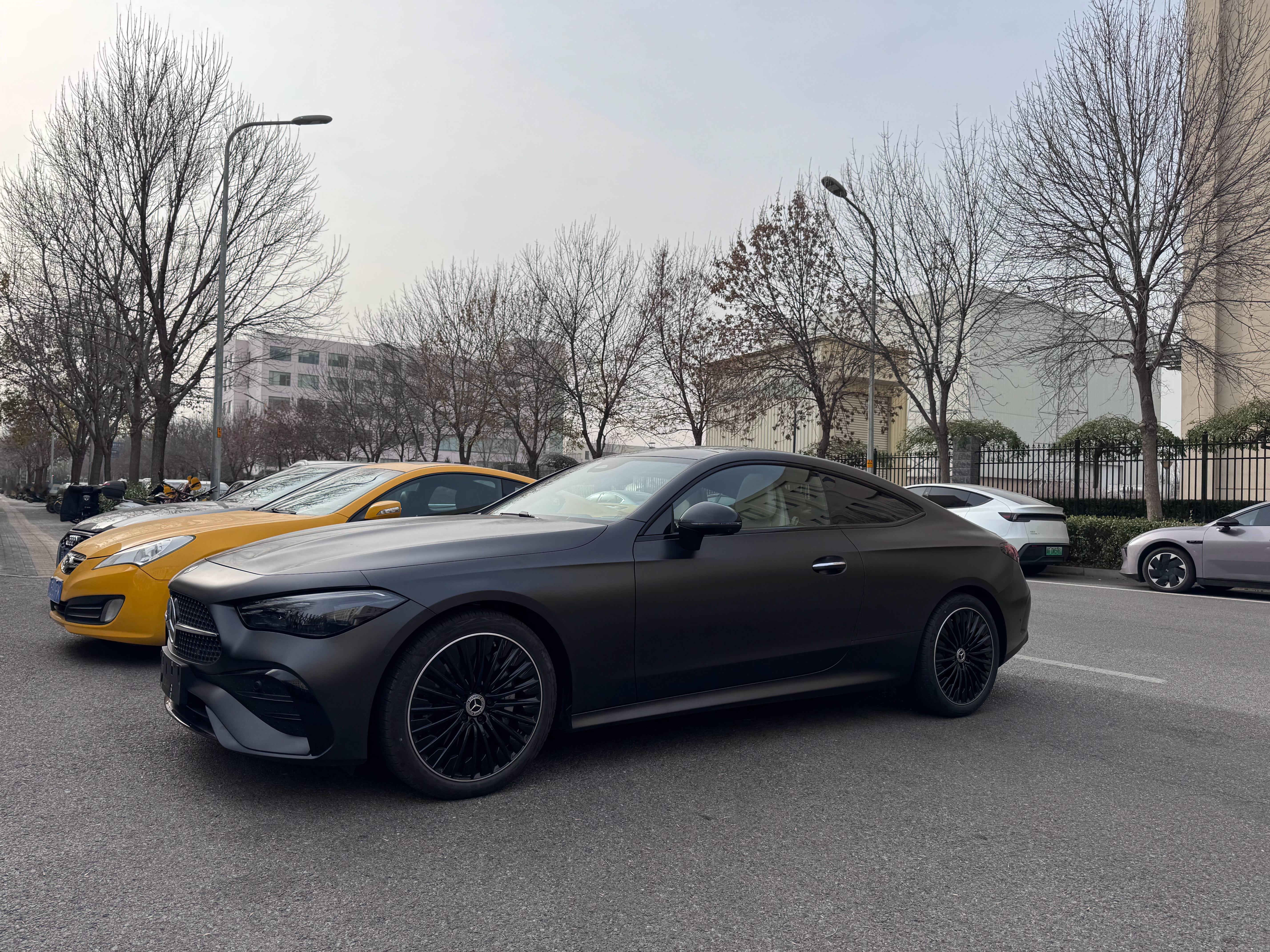 目前奔驰我最感兴趣的车！之前邻居隔壁车位停了辆CLE53硬顶哑光黑，贼帅今天拿