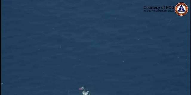 菲律宾媒体称，11月21号，黄岩岛附近海空域，中国至少部署了3艘海警船，3303