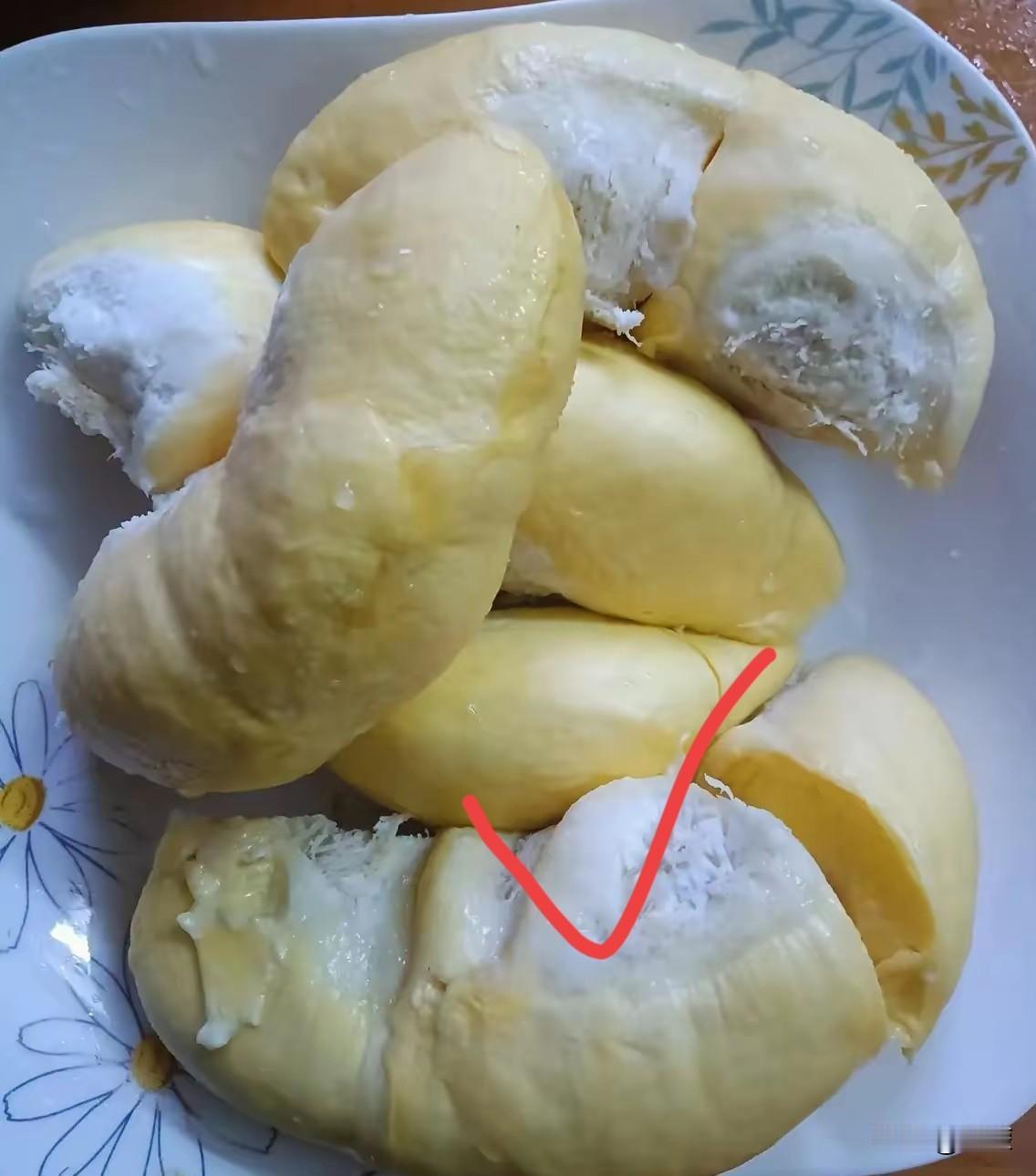 再也不想吃榴莲了。都说一个榴莲顶三只鸡，那天买了一个榴莲花了120多块钱，28