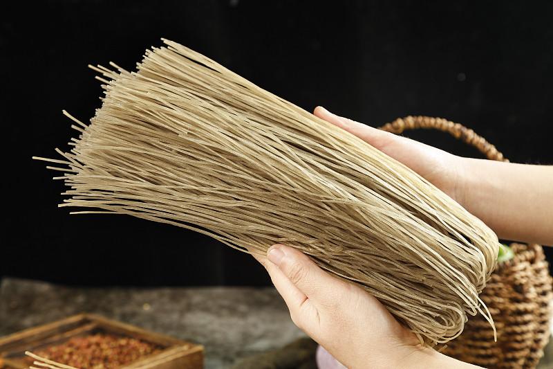 网红直播带货，你会买吗？我不敢碰网红直播带货的商品，之前踩的坑实