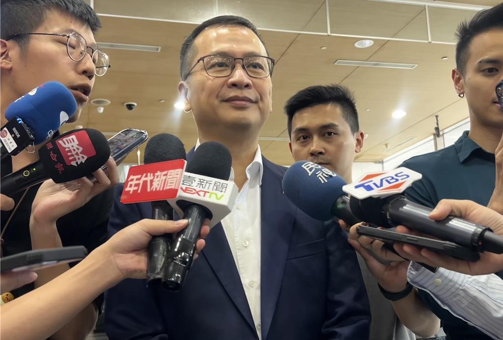 罗智强：若当选党主席，将邀请郝龙斌任国民党智库董事长国民党主席候选人郝龙斌日前