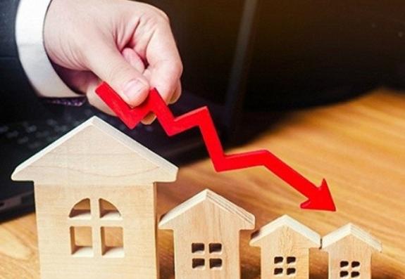 房价下跌，对普通人到底意味着什么？先看已经买了房的，尤其是前些年房价不便宜的