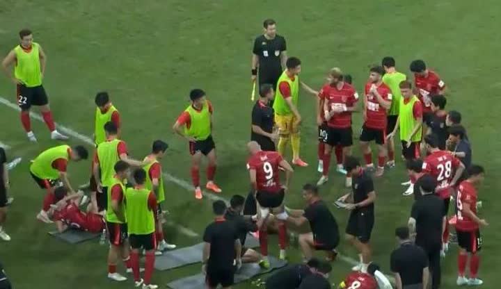 成都蓉城接下来的日子不好过了…成都蓉城鏖战120分钟不但消耗很大，而且点球失利打