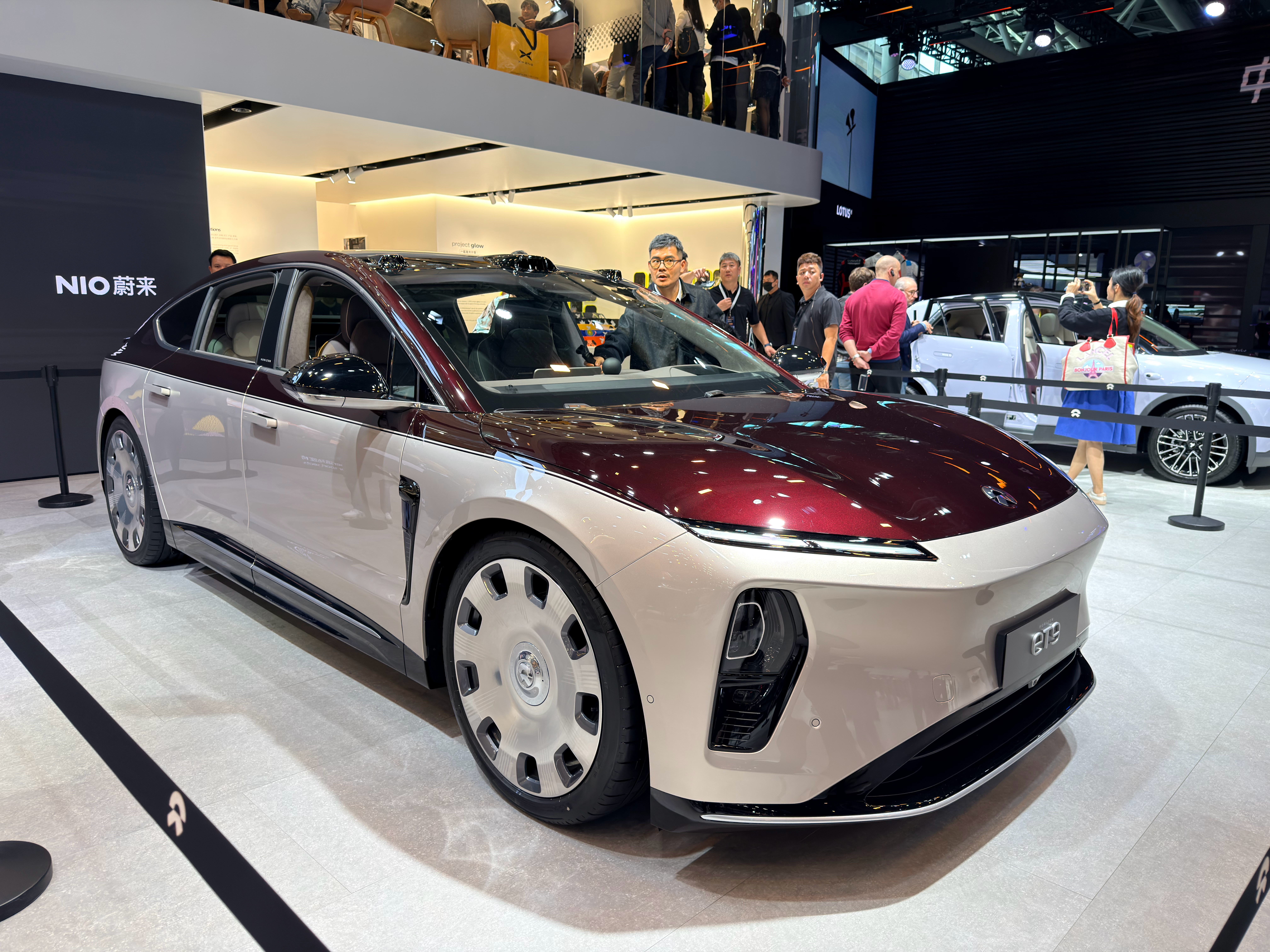 李斌：有信心实现四季度盈利，高毛利车型订单强劲11月25日，蔚来创始人、董事长、