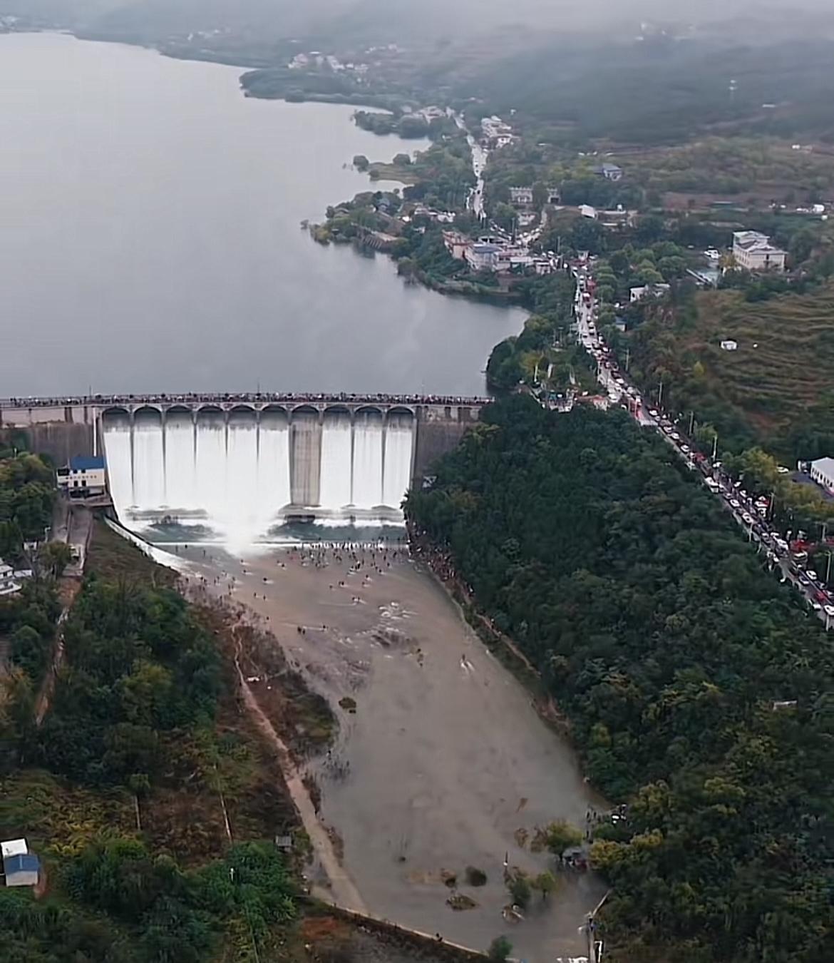 你去锦绣川水库捞鱼了嘛最近济南持续降雨南部山区雨水充沛锦绣川水库也满水了