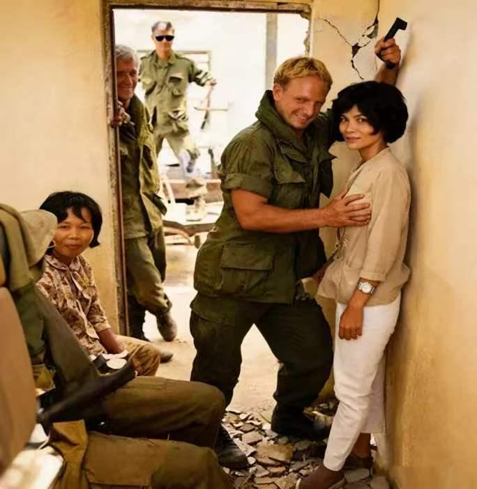 1961至1975年越南战争期间，一张美军士兵与越南女性的留存老照片，记录下当年