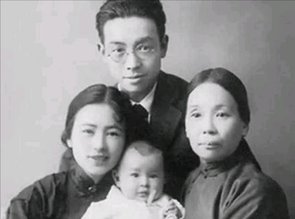1903年，30岁梁启超和17岁王桂荃行房，第二天梁启超却说：“我提倡一夫一妻制