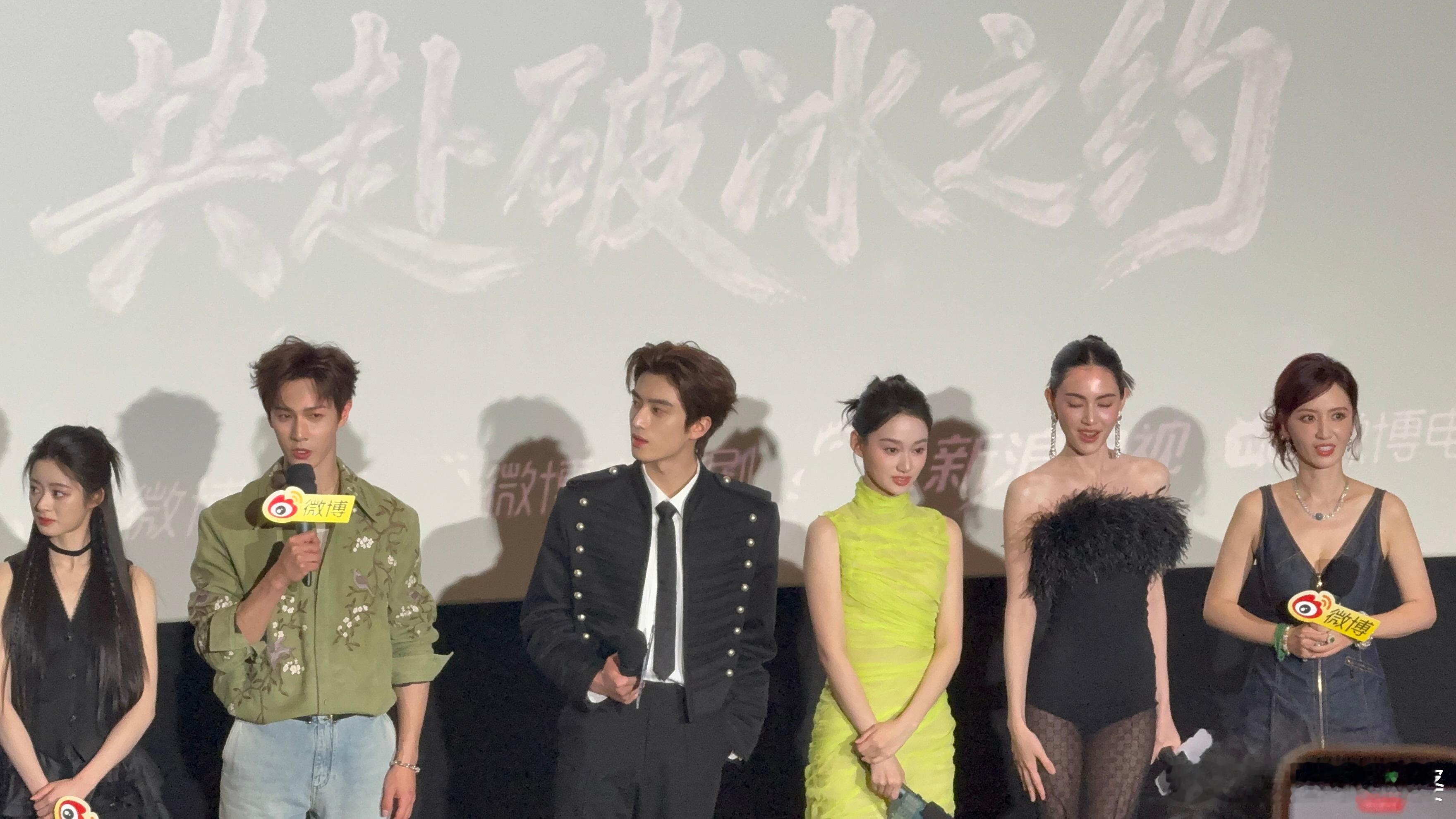 张萌爆料李昀锐张康乐穿老头衫谁懂啊！张萌爆料的时候我整个人都精神了！李昀锐和张