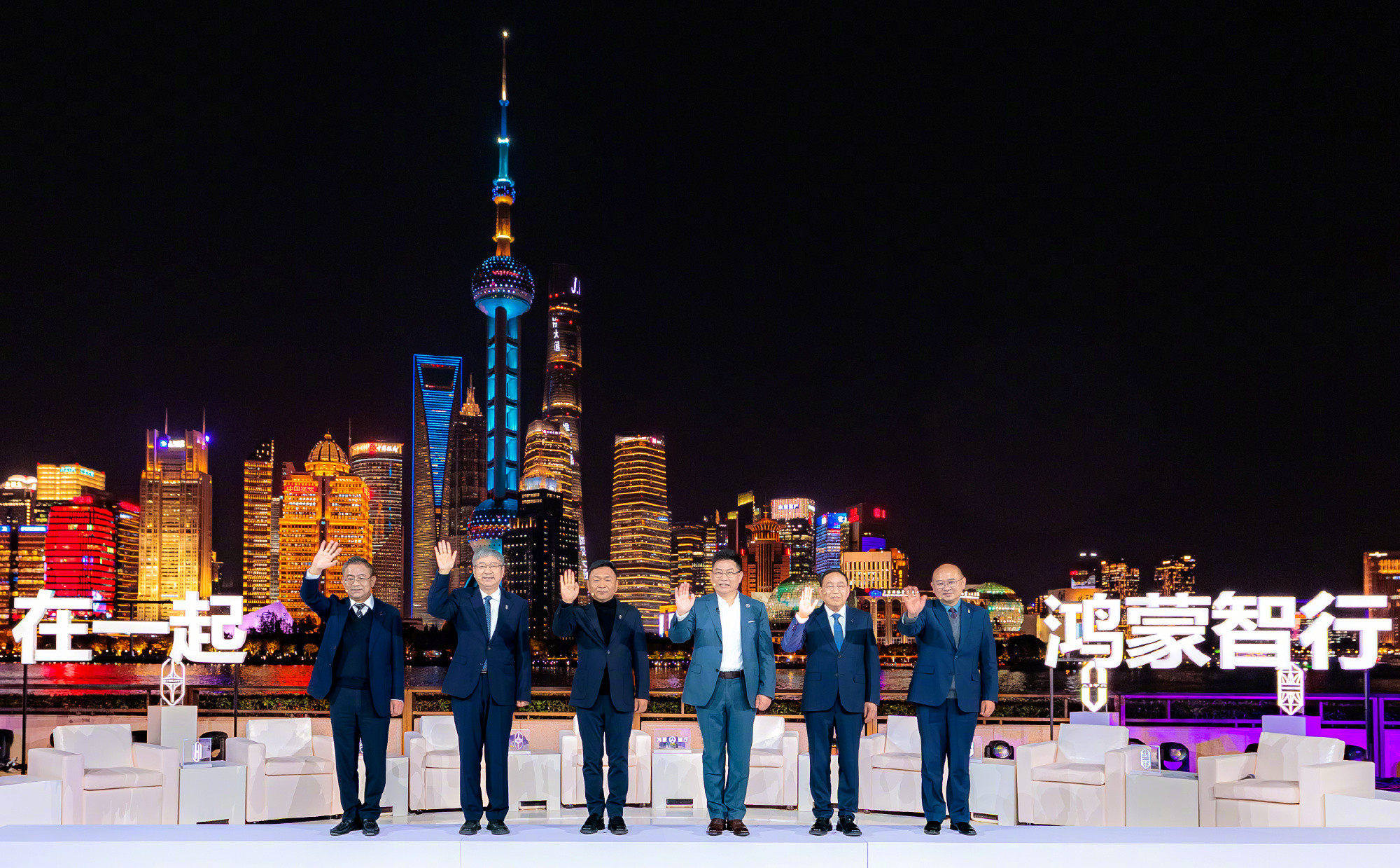 自从五界加入鸿蒙智行之后，格局打开了，不再仅仅是为了造车，为了赚钱，而是更有担当