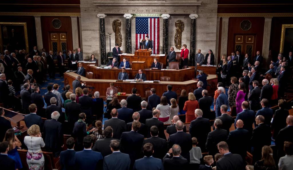 美国体制就是两党制，制度设计就是用来相互批判监督的。加之美国本来就是移民国家，非