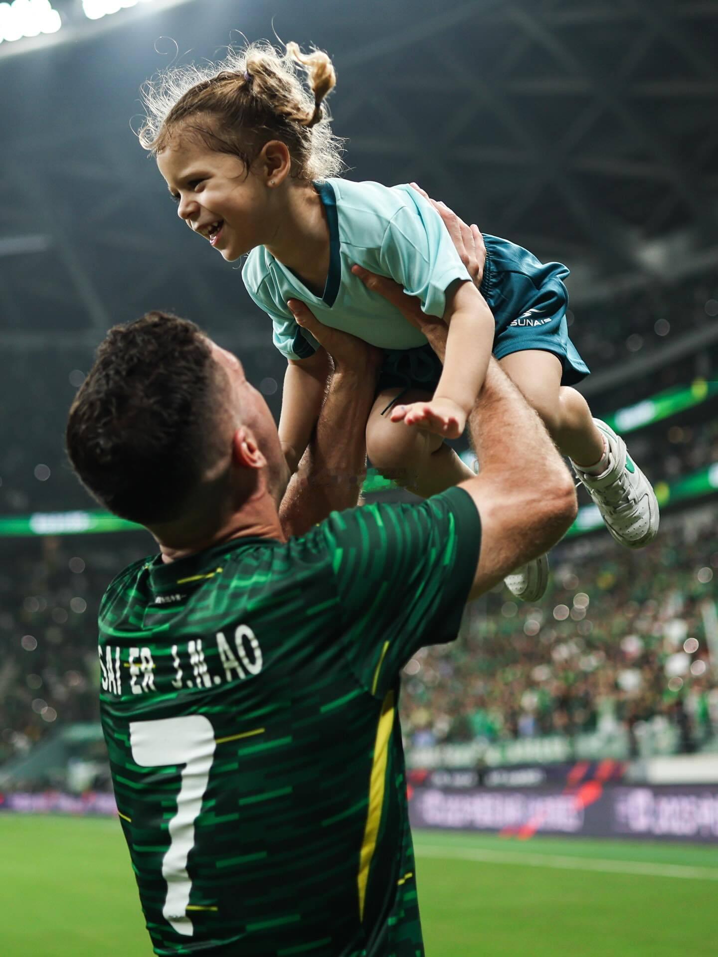 北京国安北京国安塞鸟为女儿庆生。❤️🎂🎊🎉🎈🙏🎁