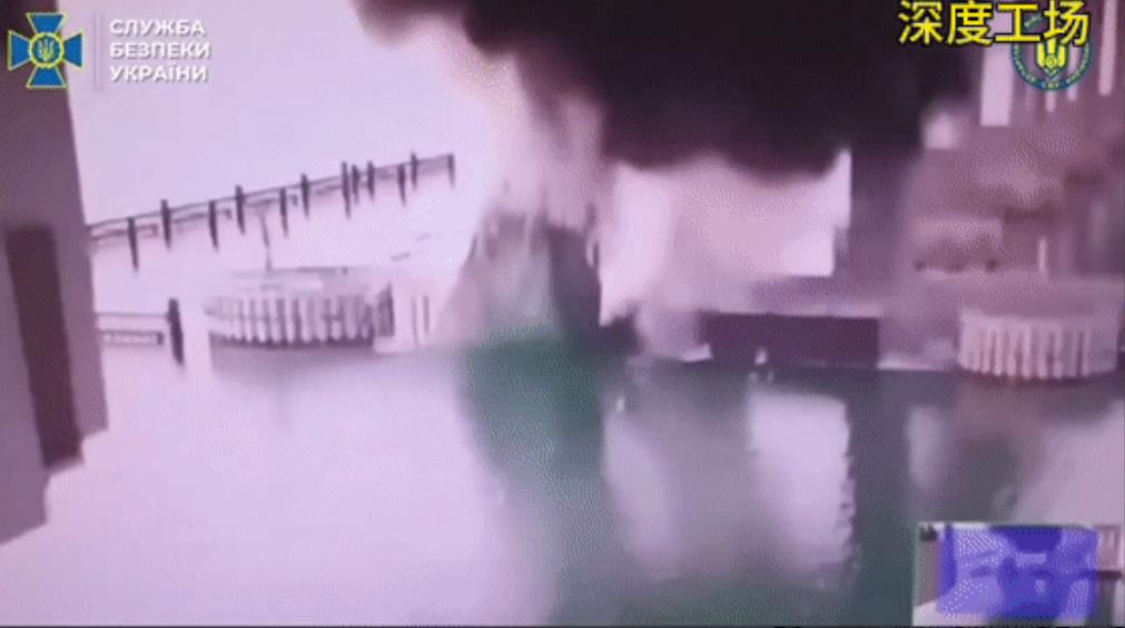 出大事情了，乌克兰安全局1100公斤炸药，又把克里米亚大桥给炸了。俄罗斯军队在克