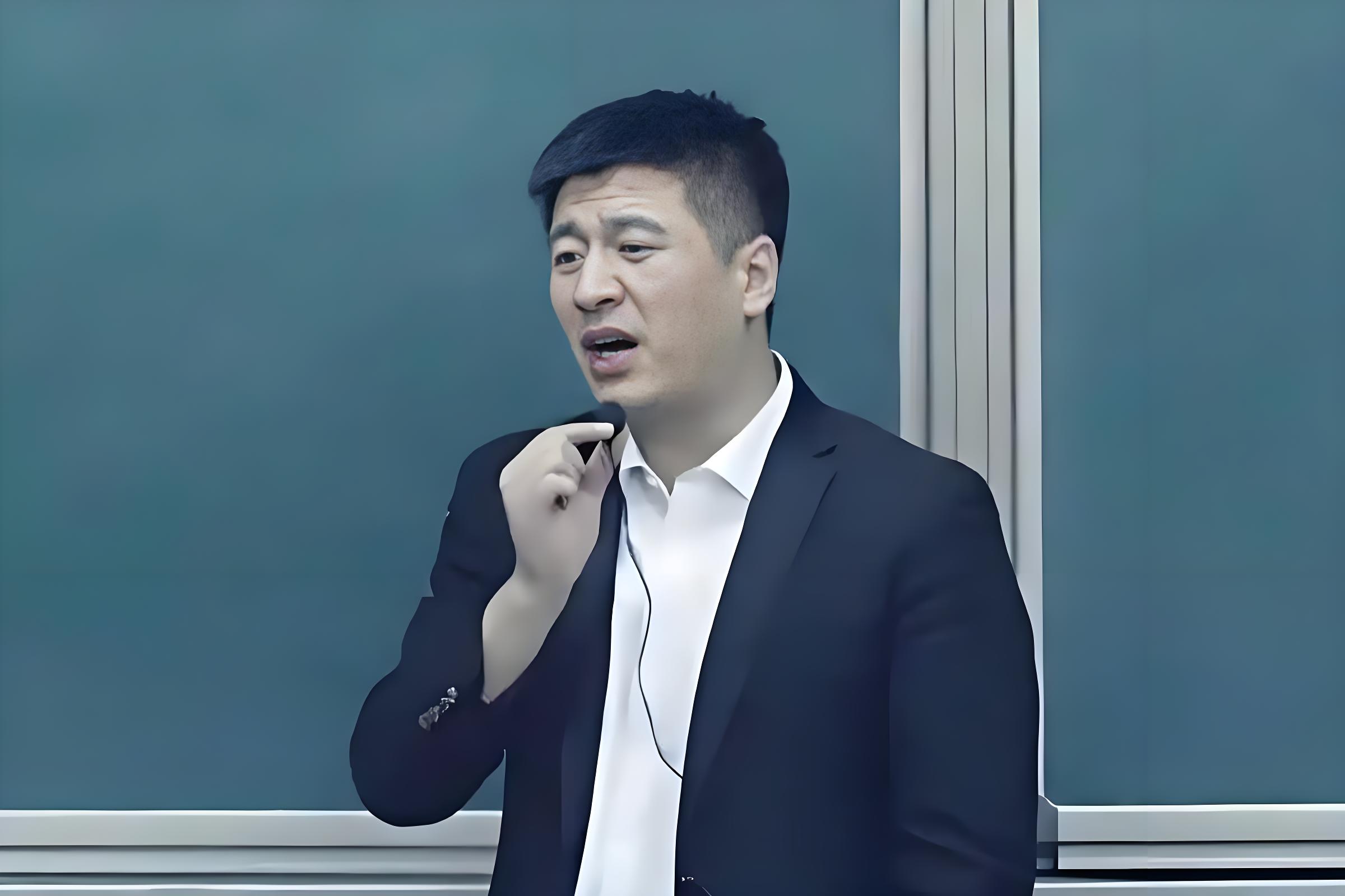 张雪峰感觉快要混不下去了，说是要退出直播。这事我也是最近才知道，有的人说，