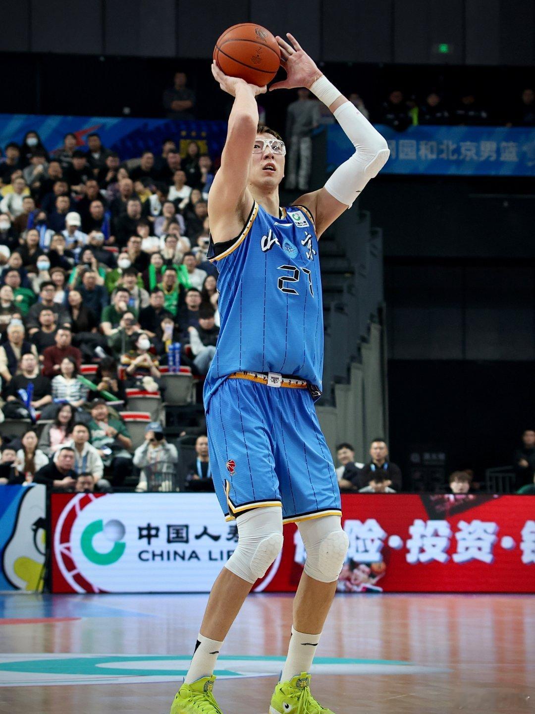 北京首钢对于大家非常关心的四名重要球员的伤病，我大致了解了一下情况。好消息是赵