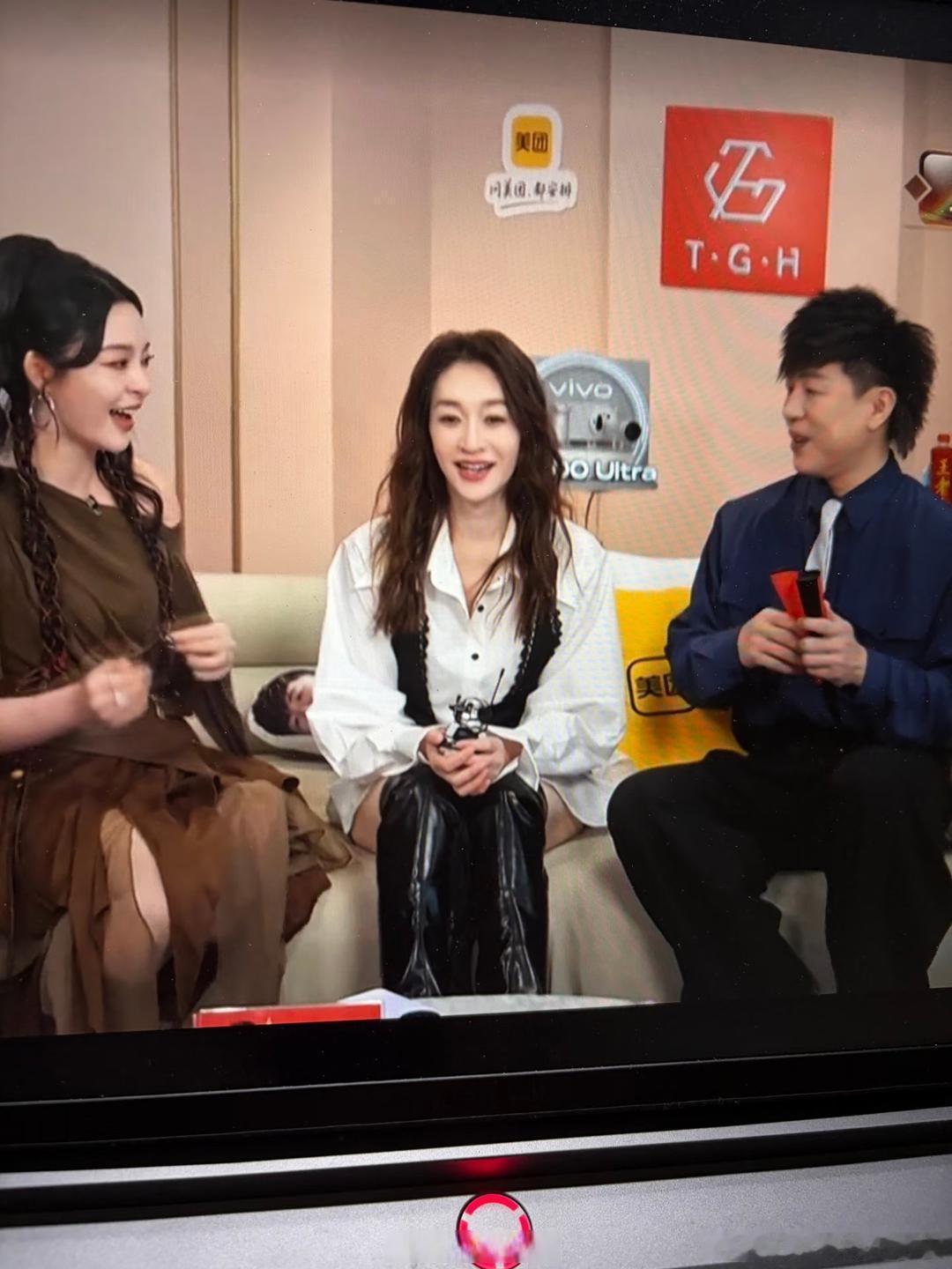 别人去《歌手》是为了证明“我能行”，李小冉去则是告诉大家：“行不行都行，人到了就